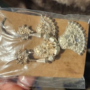 Necklace and earrings set